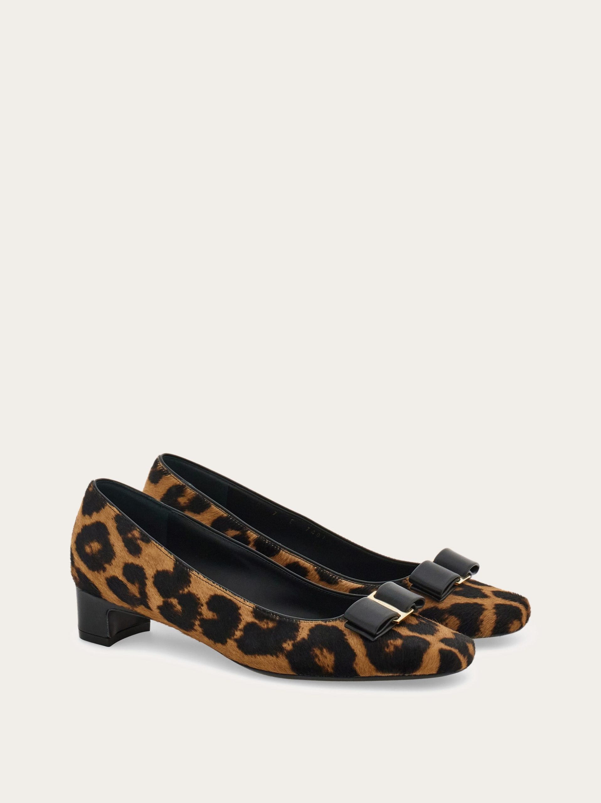 Ferragamo Iconic bow pump - Image 2